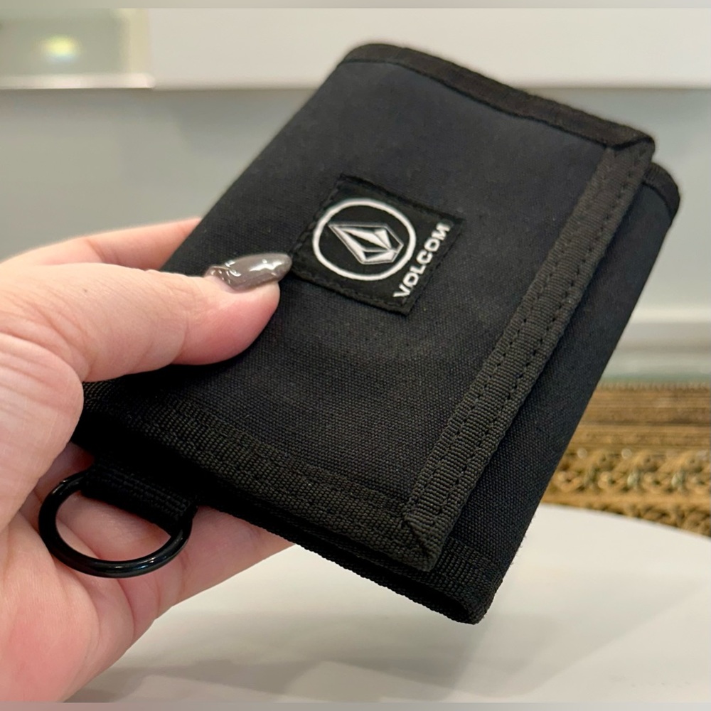 Volcom - Black-OnBlack Tri-Fold Canvas Velcro-Close Wallet w/ Ring - EUC - Picture 8 of 17